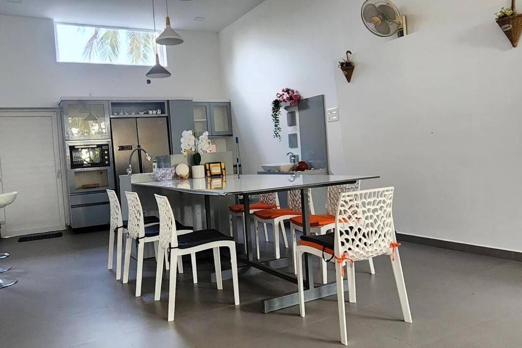 The Urban Getaway Villa Thiruvananthapuram Exterior foto